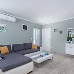 Ferienvilla Perhat Mit Eigenem Pool By Interhome *