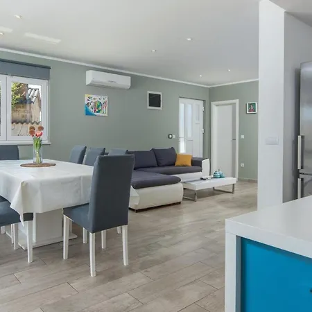 Ferienvilla Perhat Mit Eigenem Pool By Interhome Semesterbostad *