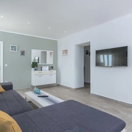 Ferienvilla Perhat Mit Eigenem Pool By Interhome * Višnjan