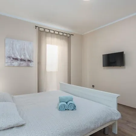 別荘 Ferienvilla Perhat Mit Eigenem Pool By Interhome *
