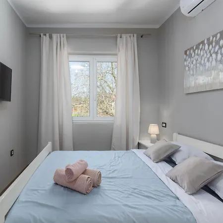 別荘 Ferienvilla Perhat Mit Eigenem Pool By Interhome