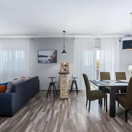 Ferienvilla Perhat Mit Eigenem Pool By Interhome *