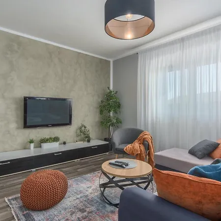 Ferienvilla Perhat Mit Eigenem Pool By Interhome