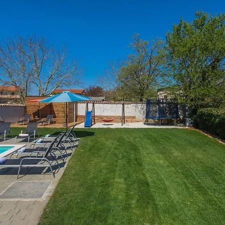 Ferienvilla Perhat Mit Eigenem Pool By Interhome