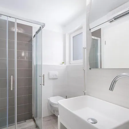 Vakantiehuis Ferienvilla Perhat Mit Eigenem Pool By Interhome *