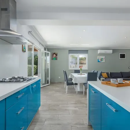 Ferienvilla Perhat Mit Eigenem Pool By Interhome Vakantiehuis Višnjan