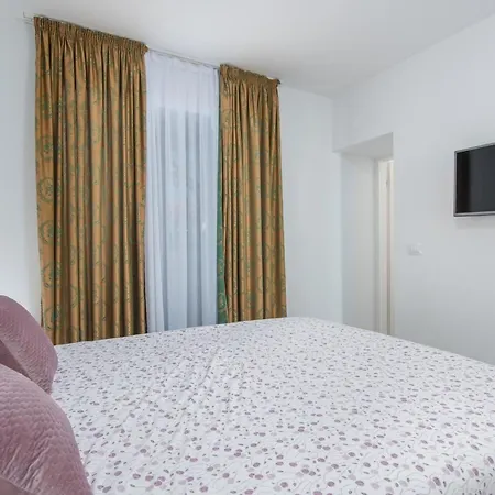 Ferienvilla Perhat Mit Eigenem Pool By Interhome * Višnjan