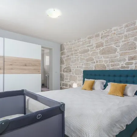 Ferienvilla Perhat Mit Eigenem Pool By Interhome Višnjan