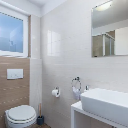 Ferienvilla Perhat Mit Eigenem Pool By Interhome