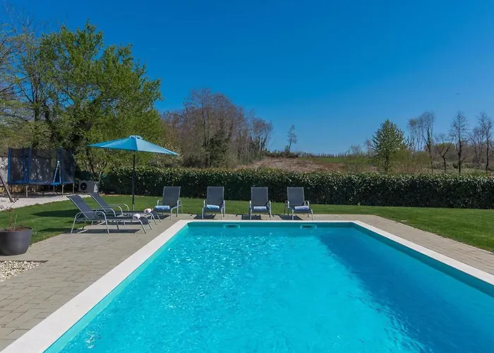 Ferienvilla Perhat Mit Eigenem Pool By Interhome *