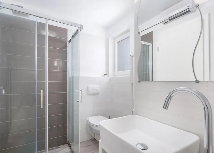 Vakantiehuis Ferienvilla Perhat Mit Eigenem Pool By Interhome *