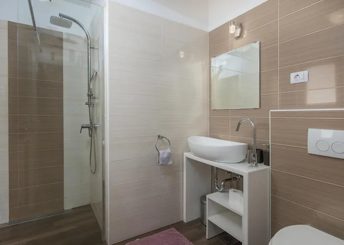 Vakantiehuis Ferienvilla Perhat Mit Eigenem Pool By Interhome