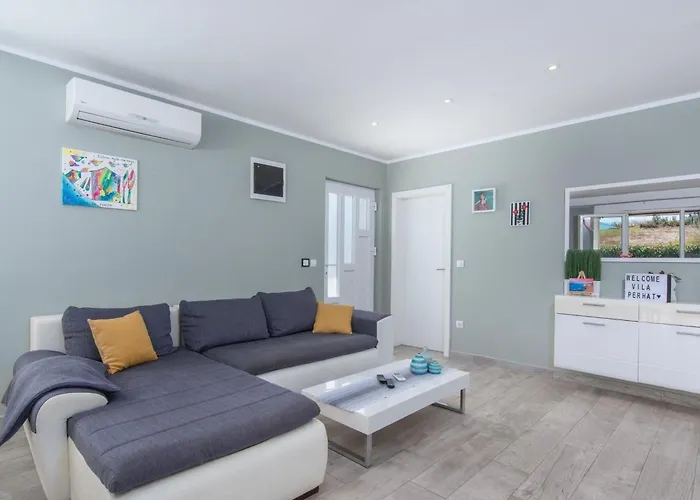 Ferienvilla Perhat Mit Eigenem Pool By Interhome *